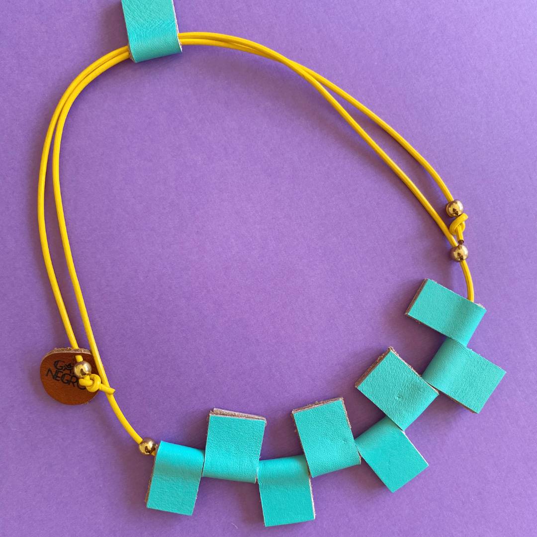 collar de cuero recuperado diseño local costa rica