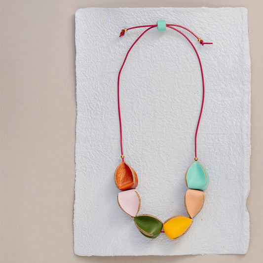 Collar Uchuva de cuero en diferentes colores