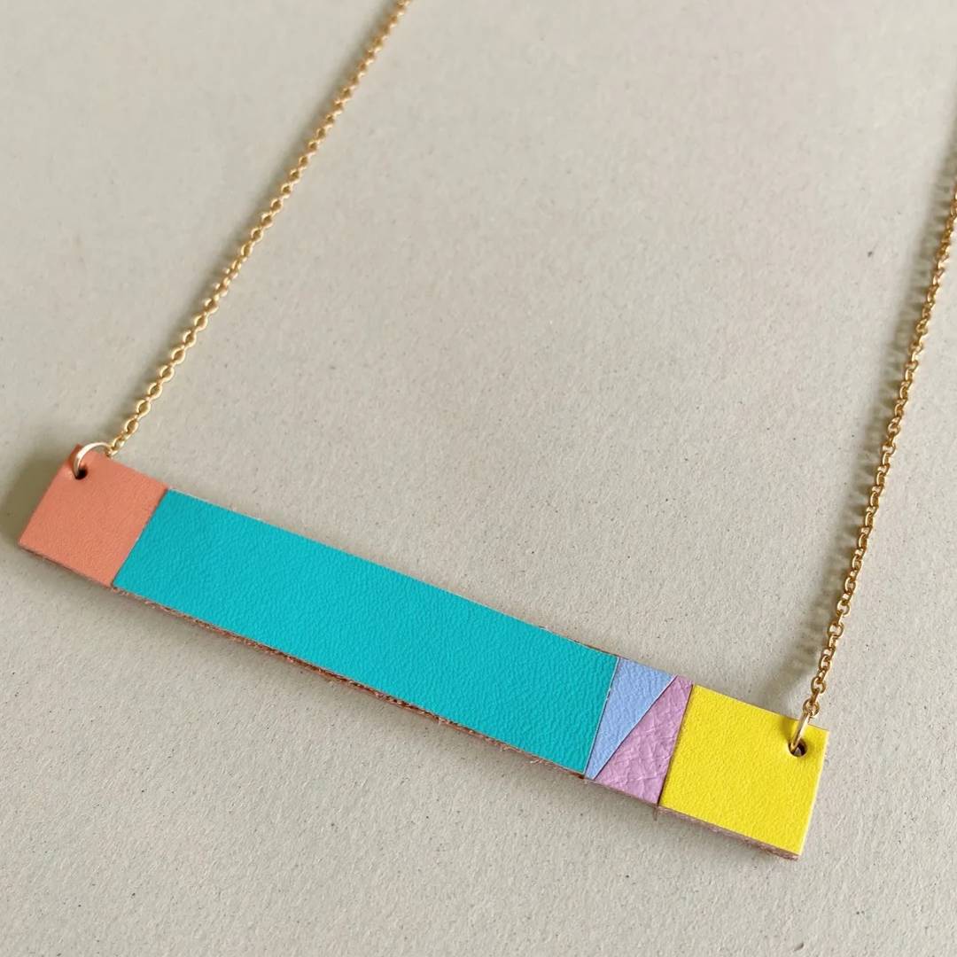 collar cuero recuperado diseño de autor. Gato Negro Costa Rica 