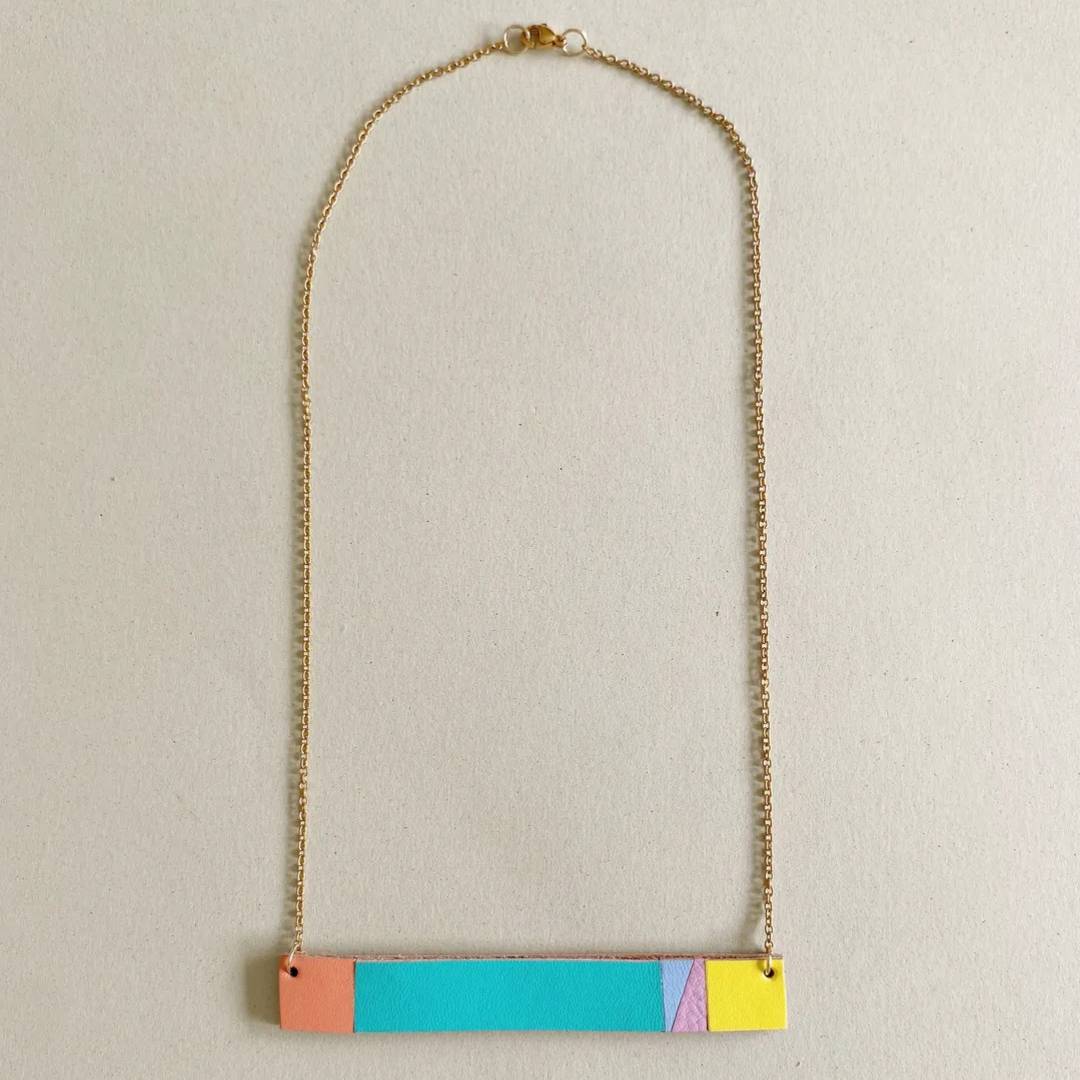 collar cuero recuperado diseño de autor. Gato Negro Costa Rica 