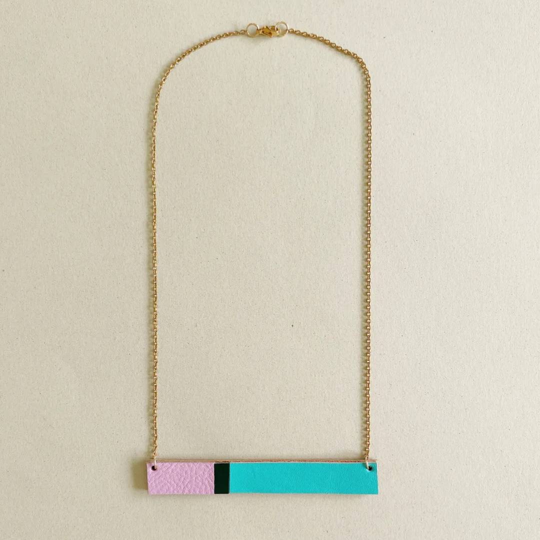 collar cuero recuperado diseño de autor. Gato Negro Costa Rica 