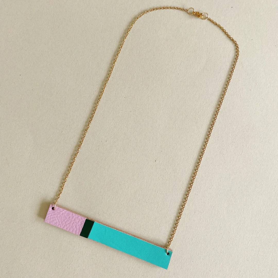 collar cuero recuperado diseño de autor. Gato Negro Costa Rica 