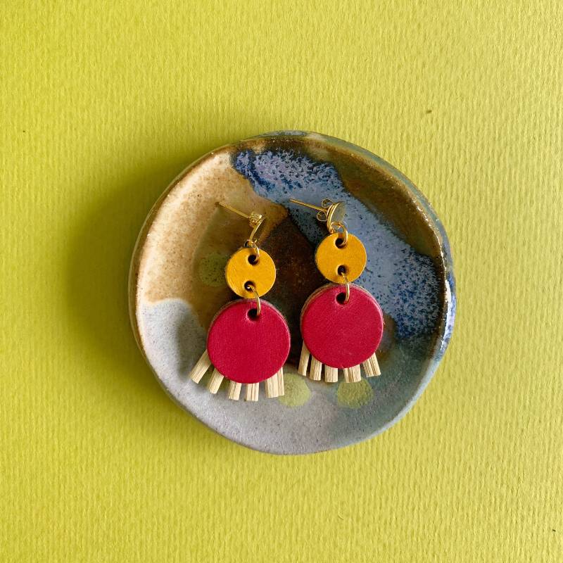 Aretes de cuero recuperado de diferentes colores